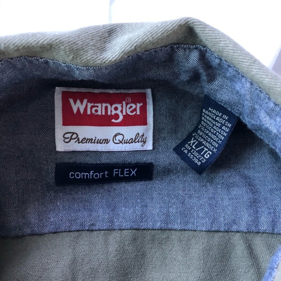 Wrangler Long-Sleeve Button Down - Picture 3 of 4